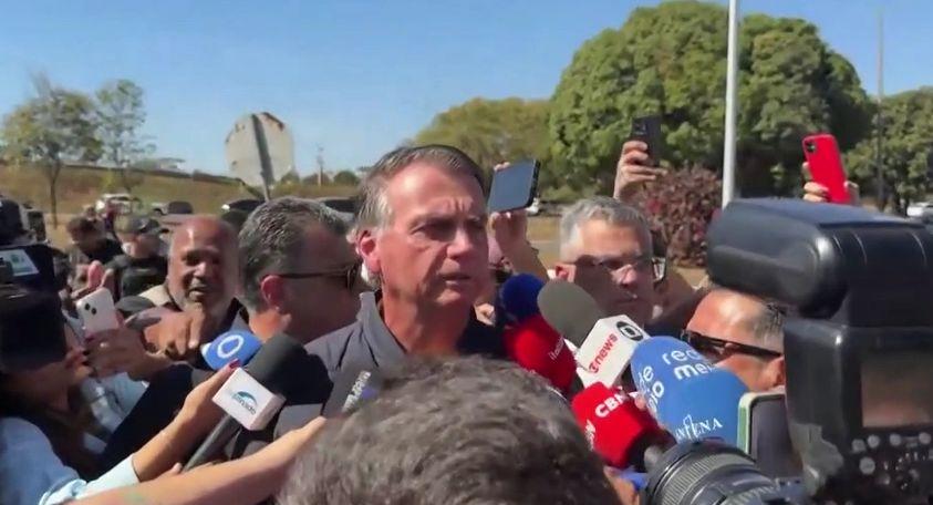 Com tornozeleira eletrônica, Bolsonaro critica decisão do STF: 'Querem me humilhar'