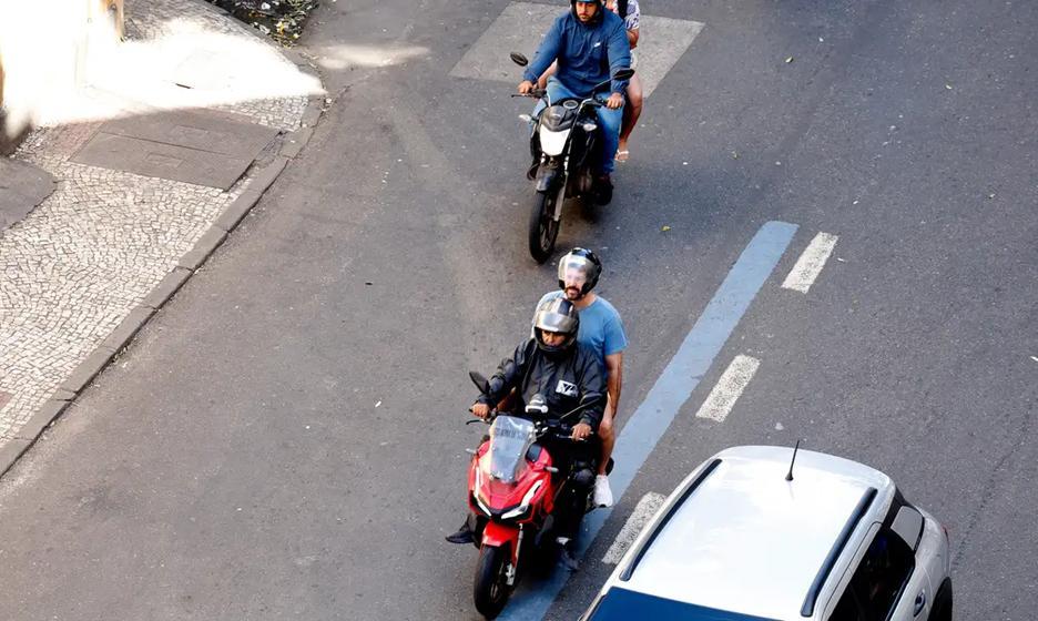 Cresce uso de motos no Brasil e aumentam riscos no trânsito