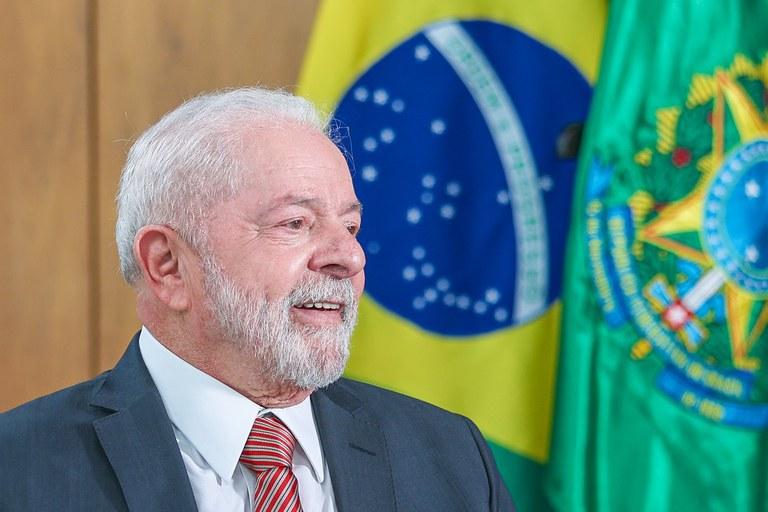 Aprovação do governo Lula sobe e atinge 50%, aponta Ipespe