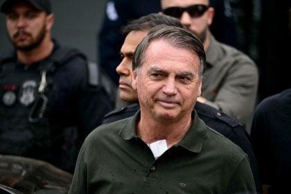 Bolsonaro deixa hospital após cirurgia; exames indicam anemia e sequela de pneumonia