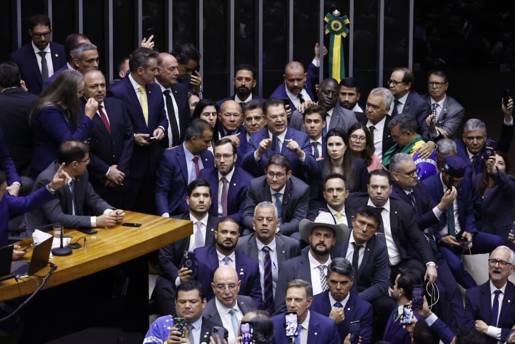 Câmara aprova urgência da anistia de Crivella com 311 votos favoráveis