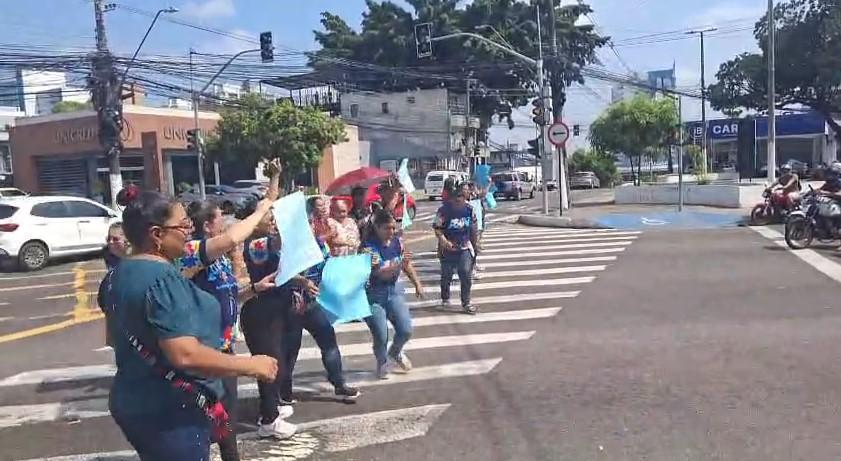 Mães de crianças autistas protestam contra ofensas de servidora da Semasc em Manaus