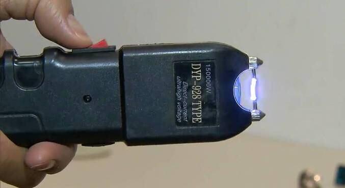 Mulheres no Amazonas poderão comprar armas de choque para defesa pessoal