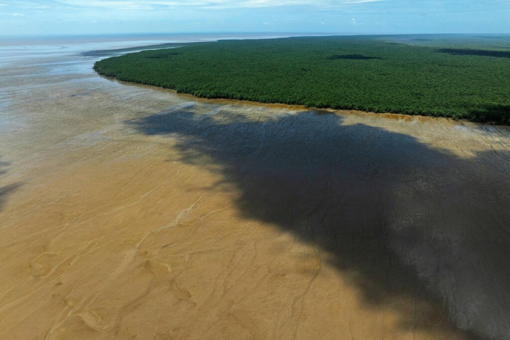 Alerta na Amazônia: Ambientalistas condenam autorização para exploração de petróleo na Foz do rio