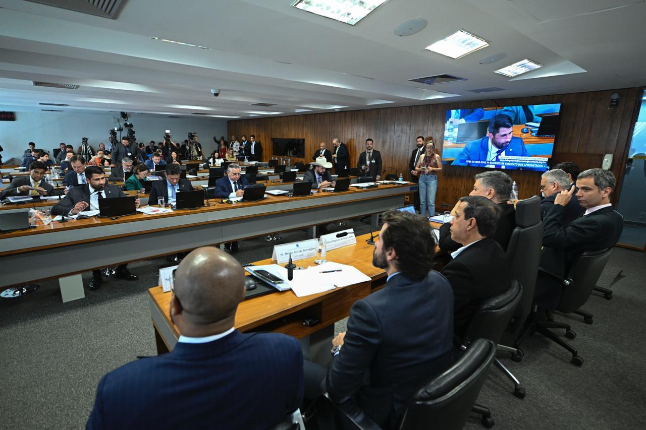 CPMI do INSS pressiona por convocação do irmão de Lula