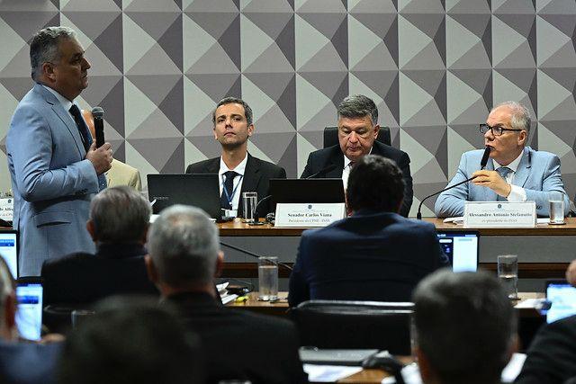 “Quando você é cabeça do maior roubo de aposentados, não tem moral para falar de respeito”, dispara relator da CPMI contra ex-presidente do INSS