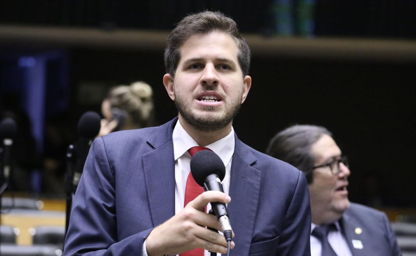 Câmara aprova ampliação da licença-paternidade de 5 para 30 dias