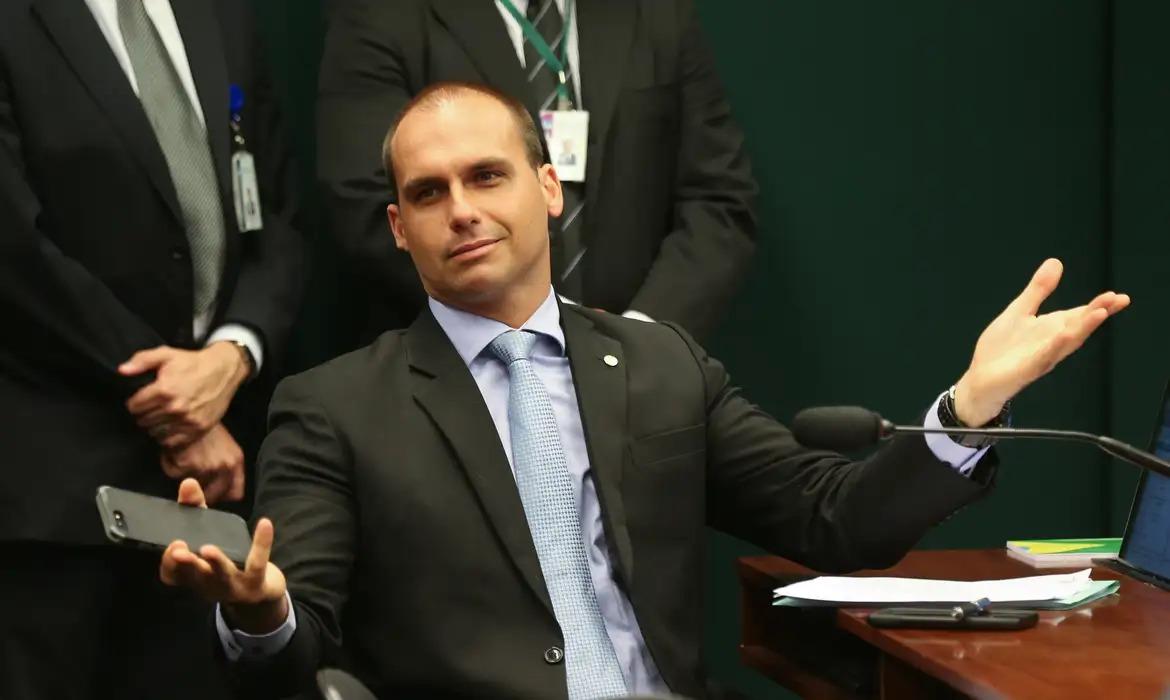 Eduardo Bolsonaro é inscrito na Dívida Ativa por faltas e débito de R$ 13 mil
