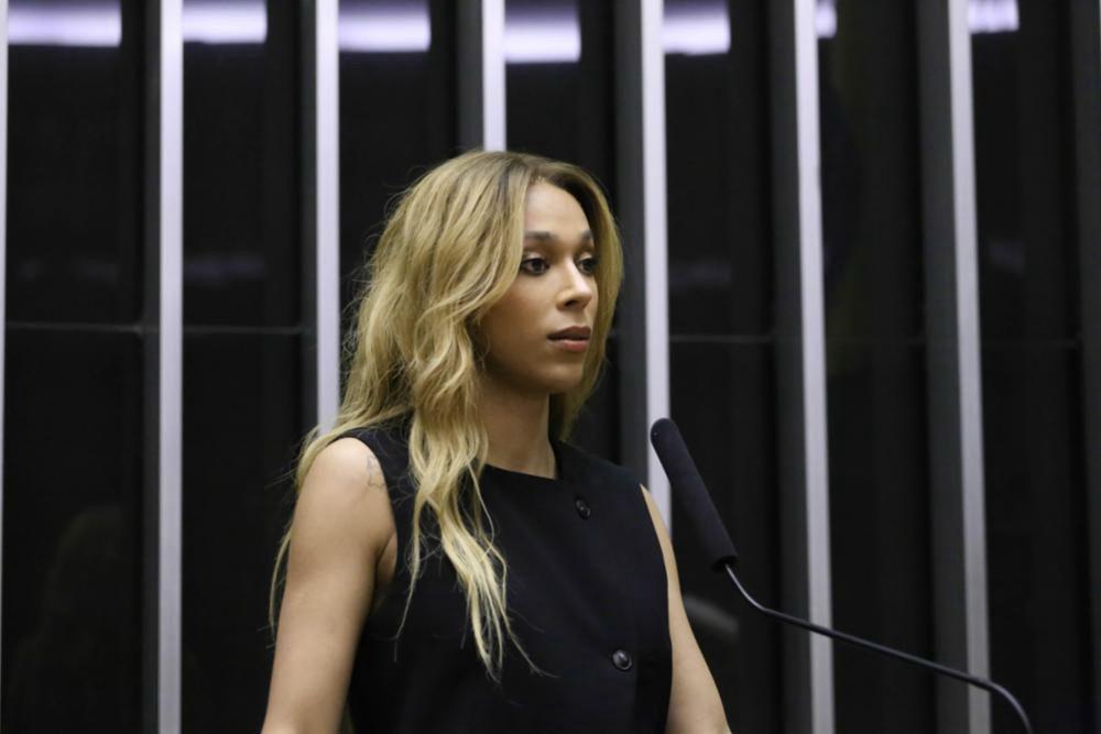 Érika Hilton acusa oposição de tentar 'parar o Congresso' ao pressionar por anistia