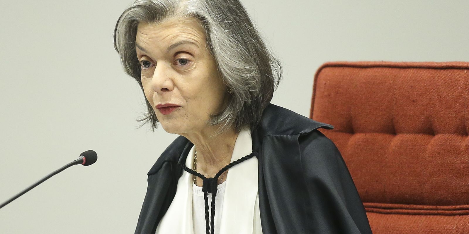 Cármen Lúcia antecipa eleição para sucessão no TSE