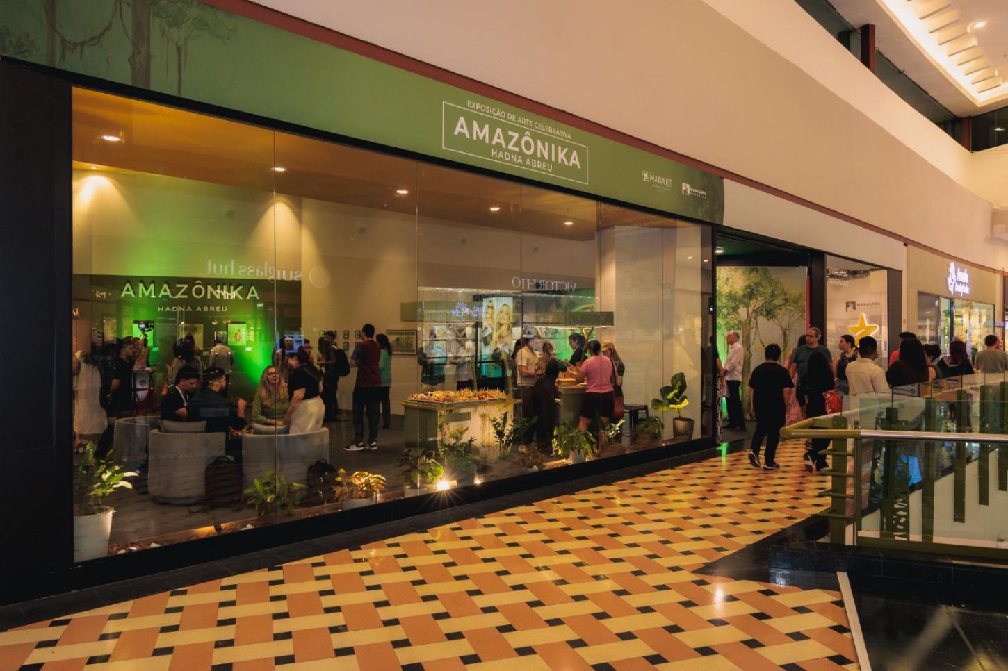 Manauara Shopping celebra aniversário com exposição que propõe imersão sensorial na floresta
