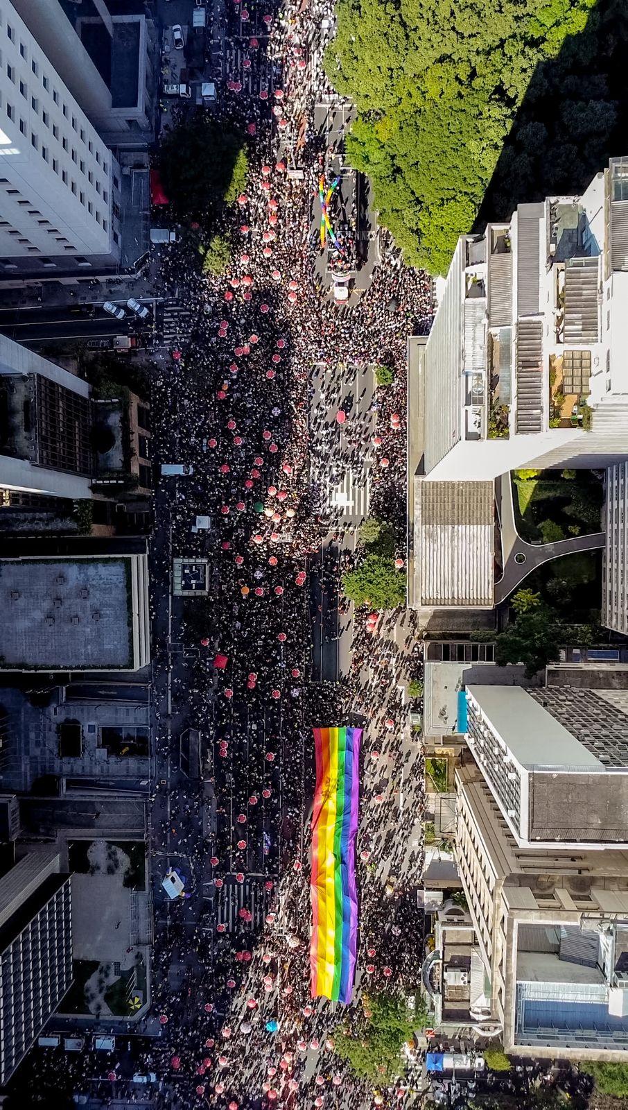 Parada LGBT+ leva à Avenida Paulista debate sobre a importância do voto