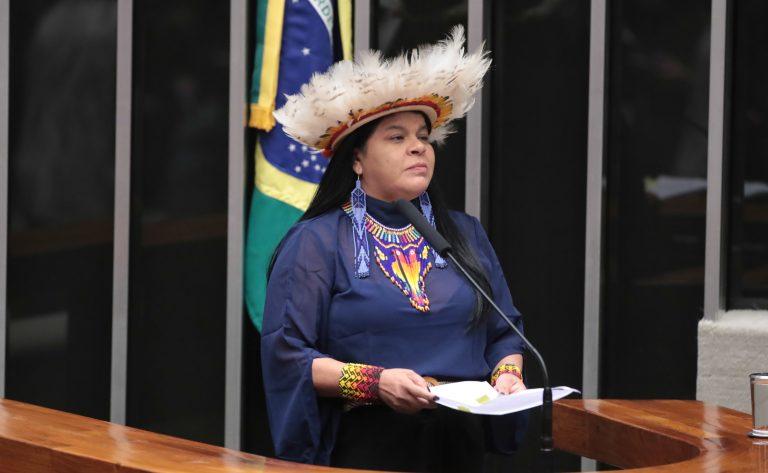 Câmara aprova uso de indumentárias tradicionais em documentos oficiais