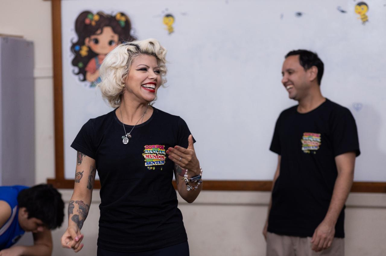 Alunos de escola cívico-militar vivenciam oficinas de música, dança e artes visuais em Manaus