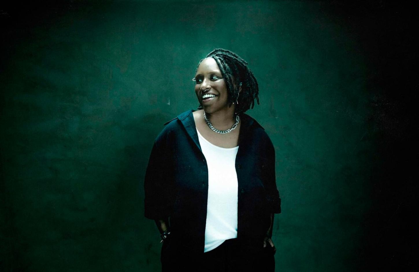 Cantora Mahmundi apresenta novo álbum em show no Centro de Manaus