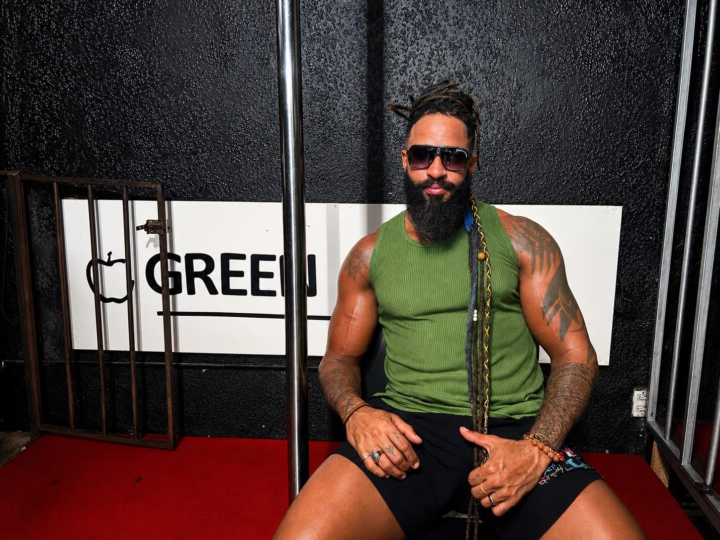 Mallone faz shows de stripper em Manaus e revela detalhes das apresentações eróticas